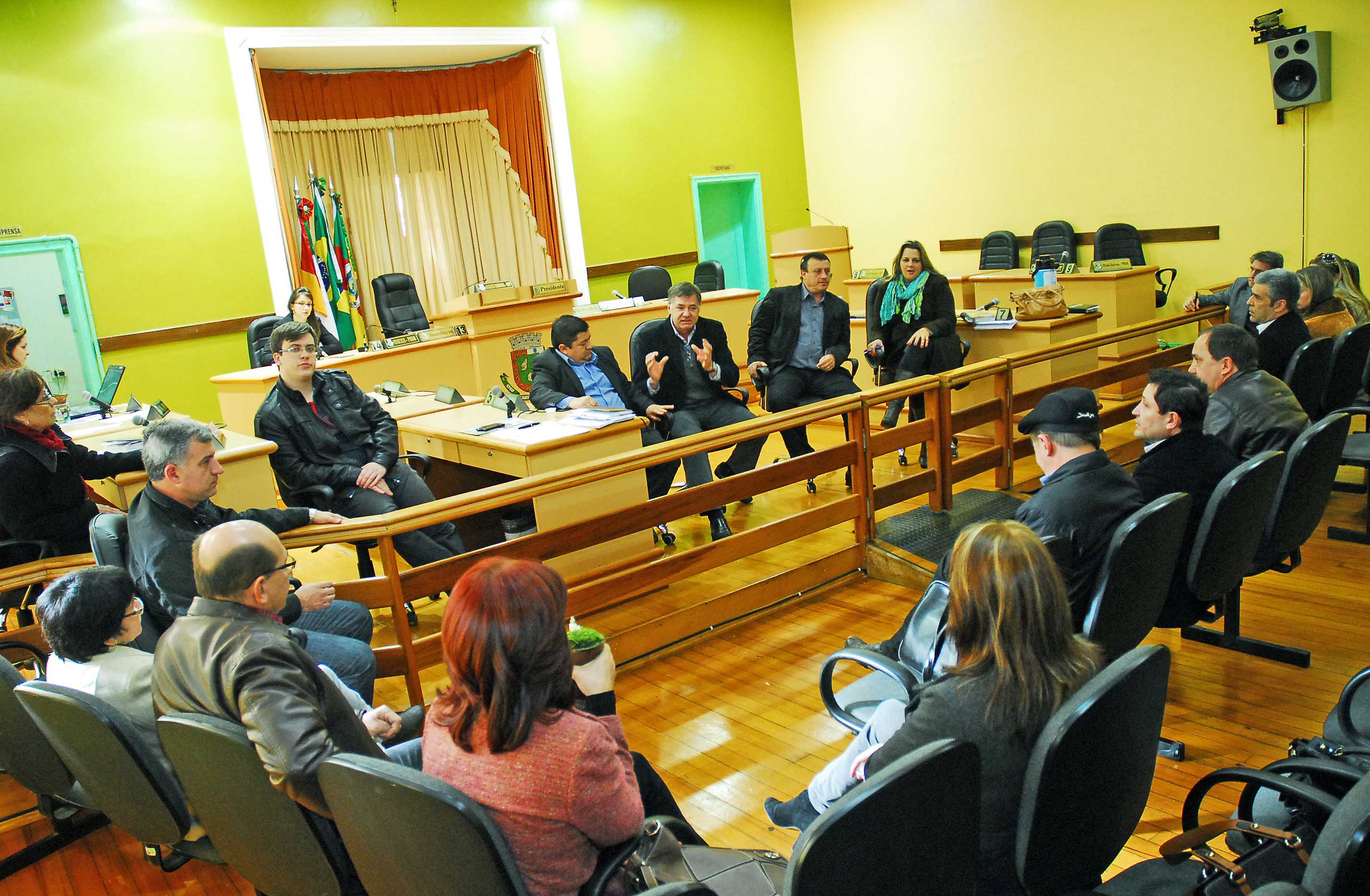 Vereadores se reúnem com representantes do comércio local