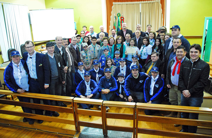Câmara presta homenagem aos 50 anos do Grupo de Escoteiros Medianeira