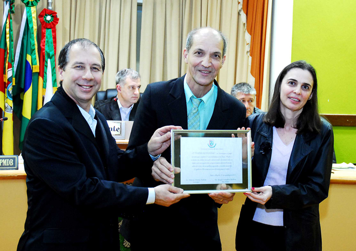 Grupo de Teatro “A turma do Dionísio” recebe homenagem no Legislativo de Santo Ângelo
