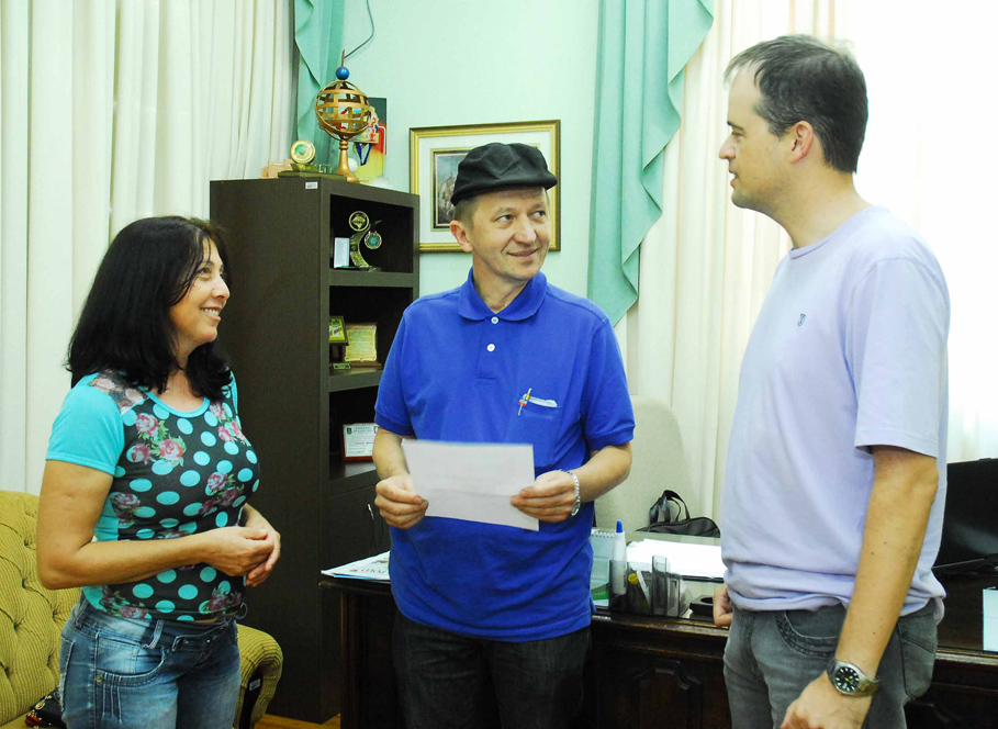 Presidente do Legislativo recebe convite para Festa do Melão