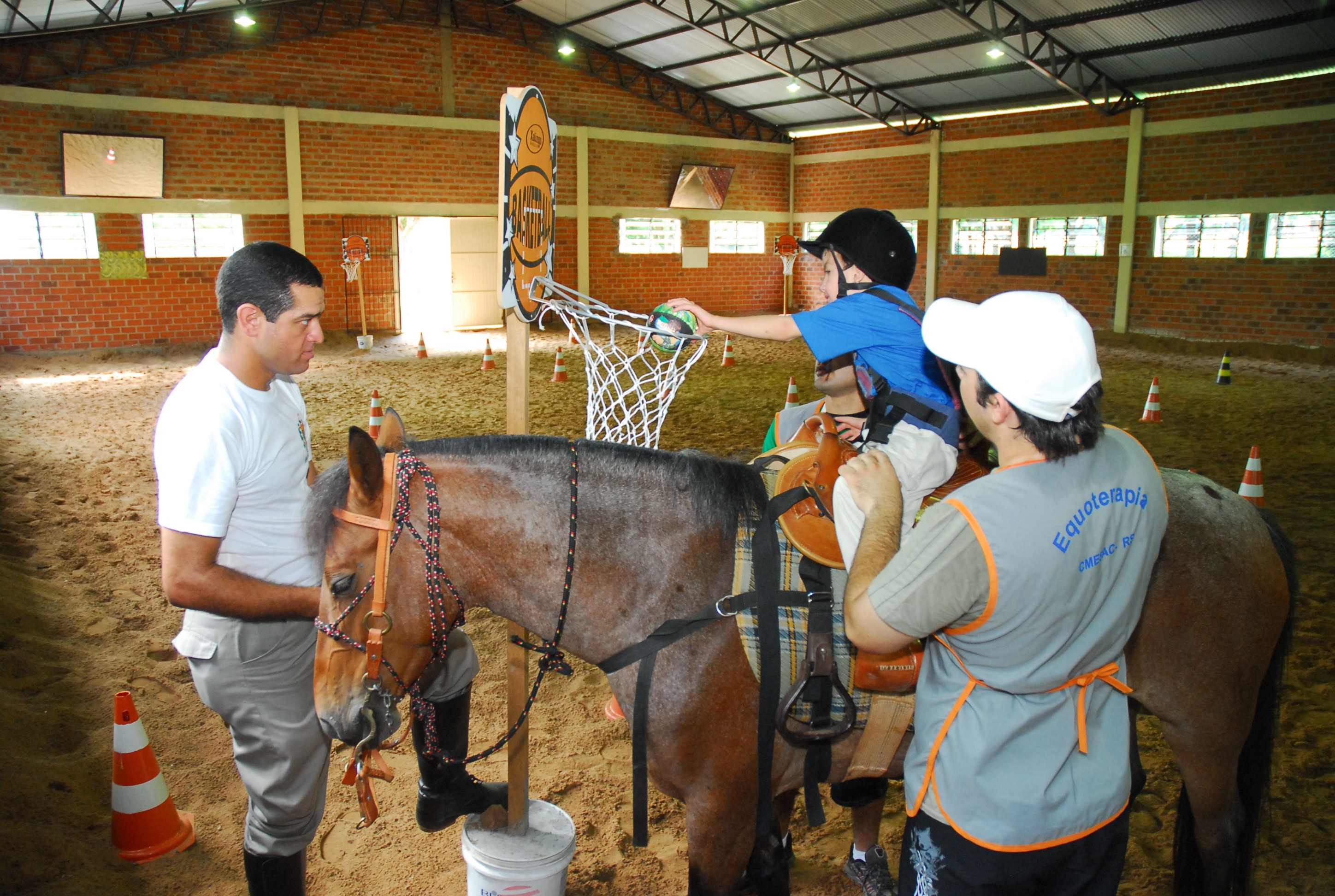 Centro Missioneiro de Equoterapia solicita apoio para ampliar número de atendimentos