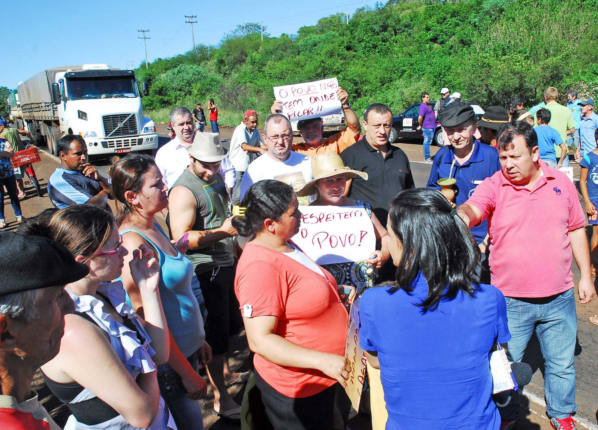 Legislativo acompanha protesto e busca soluções para o caso dos moradores dos Bairros São João e Santo Antônio, na ERS 344