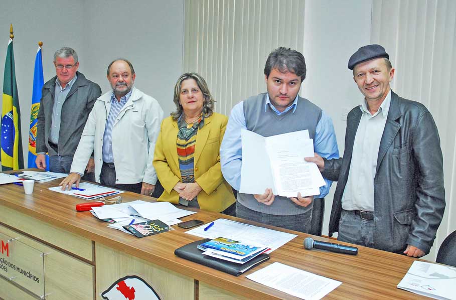 Câmara busca apoio regional durante assembleia da AMM