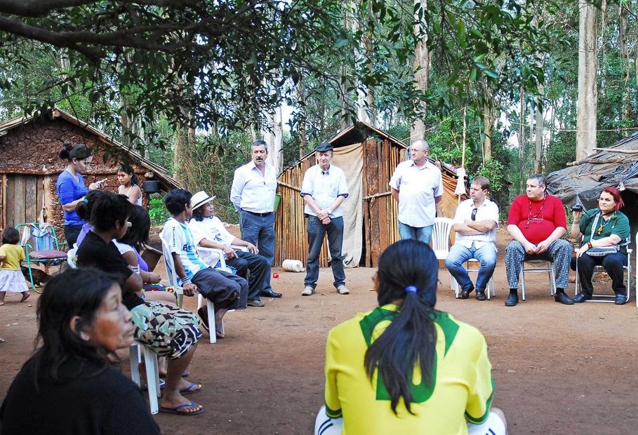 Índios guaranis reivindicam área para o cultivo de seus alimentos