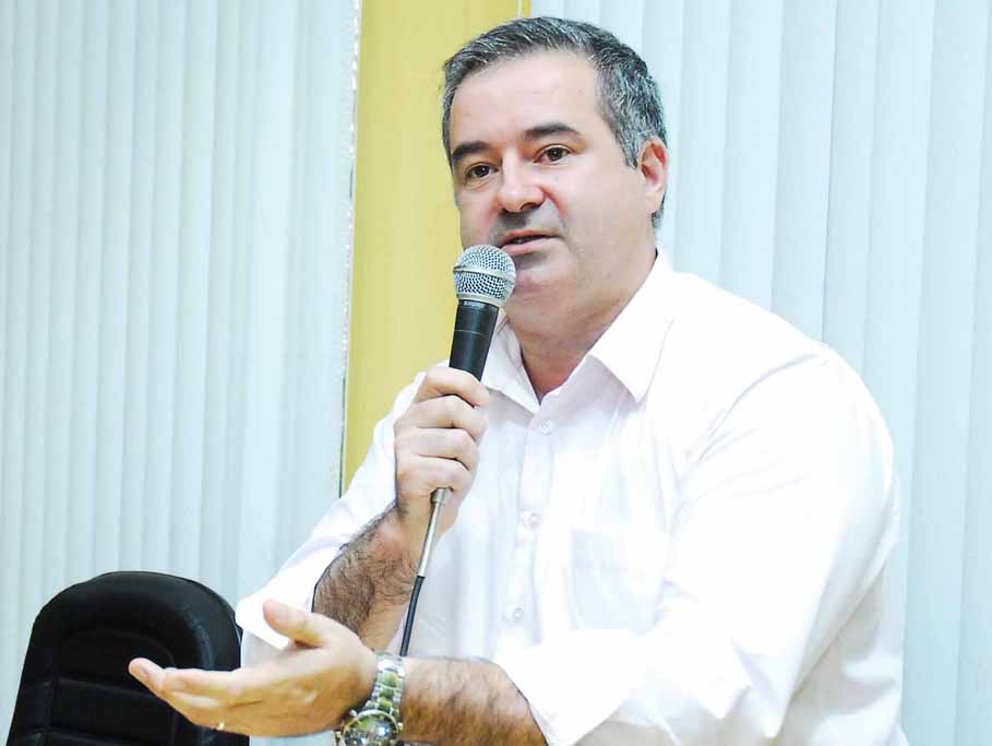 Sancionado projeto que torna Canto dos Livres, de Cenair Maicá, canção oficial do município
