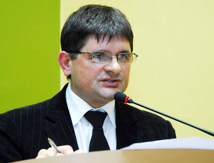 Vereador Nanaco subscreve pedido de informações referente ao Pacto pela Educação
