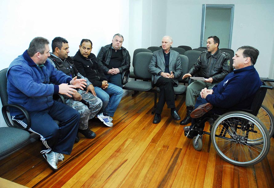 VEREADOR JULIANI BUSCA SOLUÇÕES PARA PEDIDOS DA COMUNIDADE