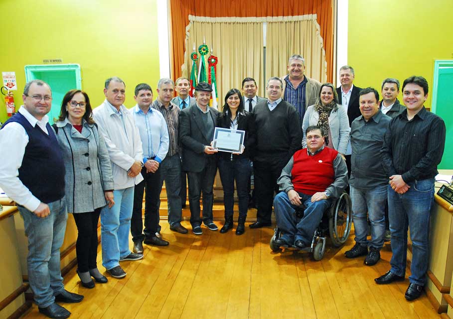 Vereadores prestam homenagem para a santo-angelense eleita melhor jogadora do mundo