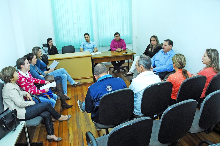 Servidores da área da saúde reivindicam apoio junto ao Legislativo Municipal