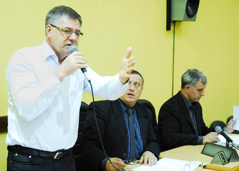 Câmara encaminha projeto que sugere paridade entre o salário do funcionalismo público de Santo Ângelo e o mínimo nacional.