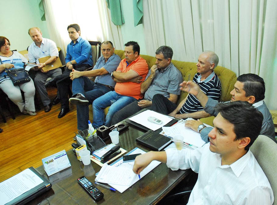 Vereadores reúnem-se com Prefeito e Secretários para esclarecimento de projetos que tramitam na Casa Legislativa