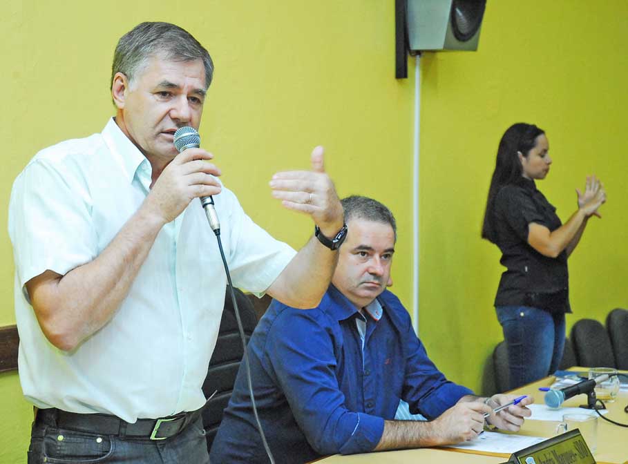Arlindo Diel solicita informações ao executivo sobre limpeza de praças e ruas da cidade