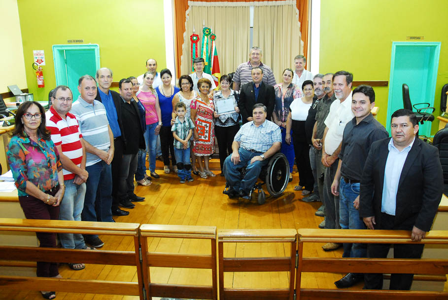 Legislativo Municipal outorga título de Artesã do Ano de 2014