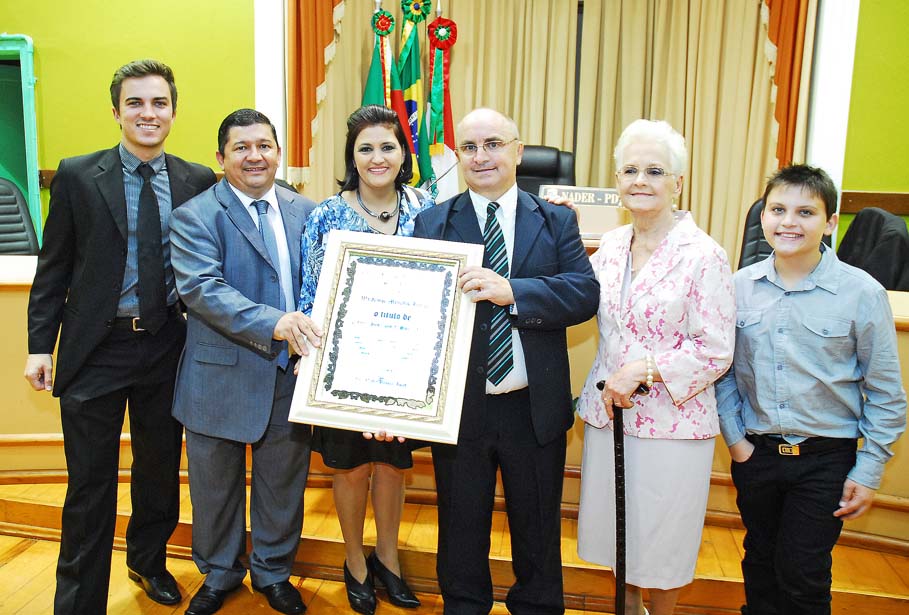 Defensor Público Waldemar Menchik Júnior recebe título de Cidadão Honorário de Santo Ângelo