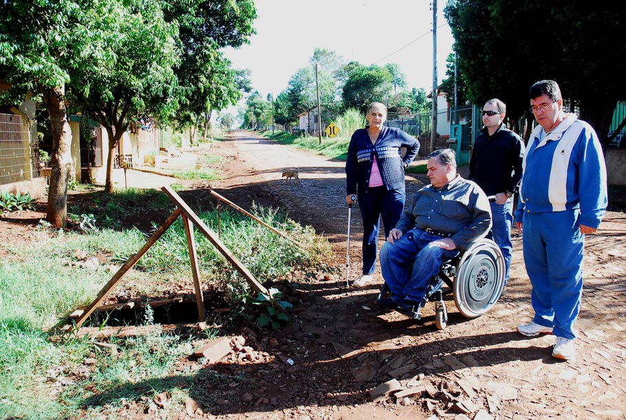 Moradores dos Bairros Nova e Vera Cruz solicitam providências ao vereador Lauri Juliani 