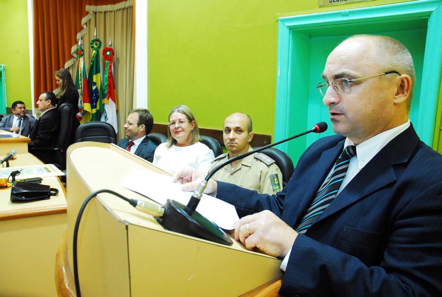 Defensor Público Waldemar Menchik Júnior recebe título de Cidadão Honorário de Santo Ângelo
