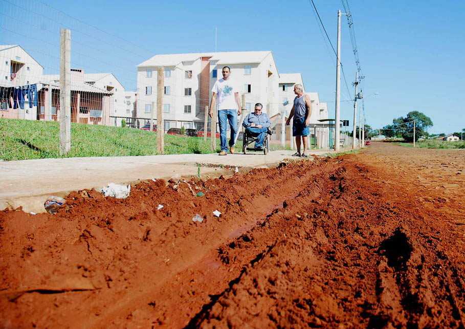 Moradores do Residencial Romeu Goulart Loureiro solicitam melhorias na infraestrutura da localidade. 