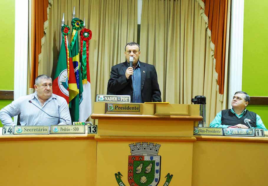 Servidores públicos Municipais lotam o plenário da Câmara de Vereadores de Santo Ângelo