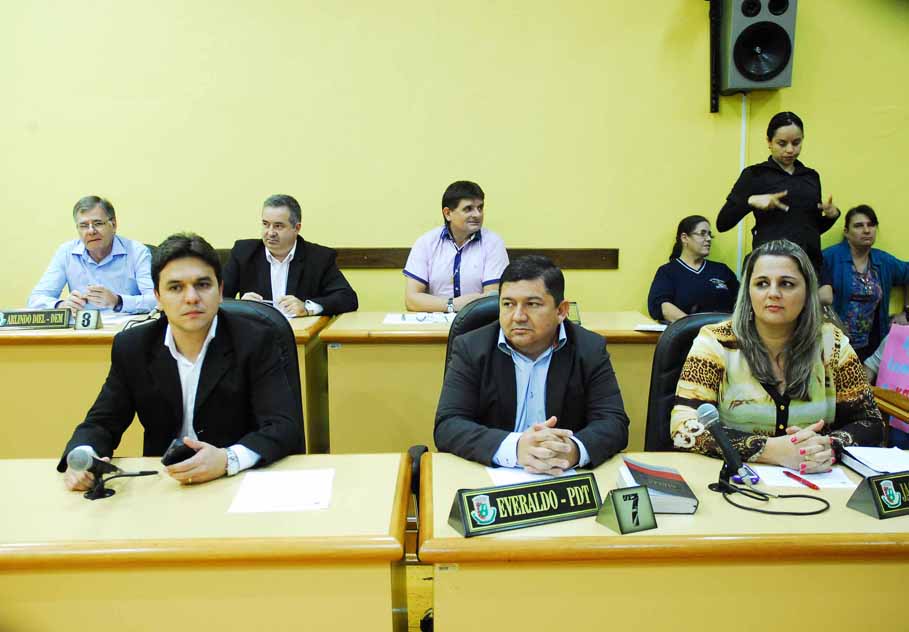 Servidores públicos Municipais lotam o plenário da Câmara de Vereadores de Santo Ângelo