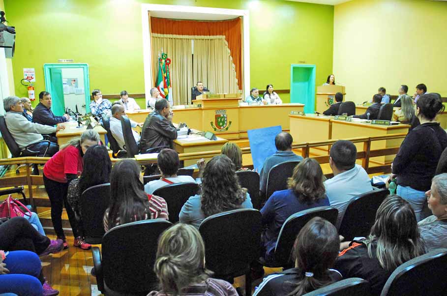 Servidores públicos Municipais lotam o plenário da Câmara de Vereadores de Santo Ângelo