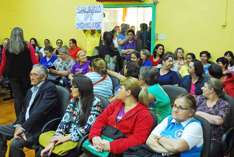 Funcionários Municipais reivindicam reajuste salarial de 13%