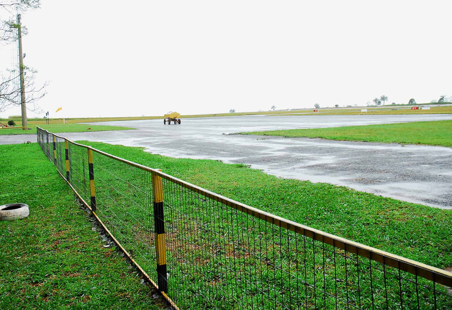 Legislativo Municipal preocupado com a retirada repentina de máquinas e equipamentos que dariam início a retomada das obras do aeroporto regional