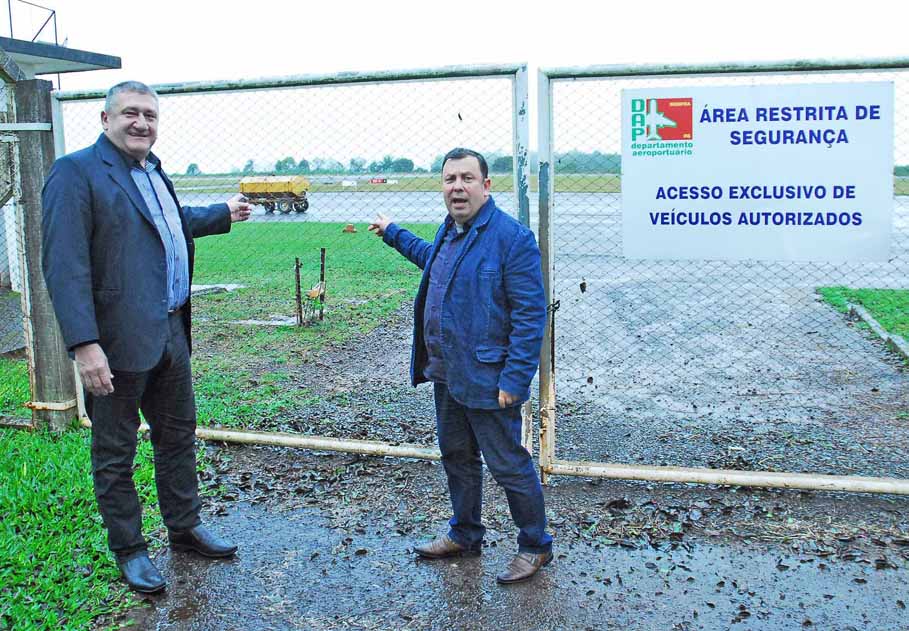 Legislativo Municipal preocupado com a retirada repentina de máquinas e equipamentos que dariam início a retomada das obras do aeroporto regional