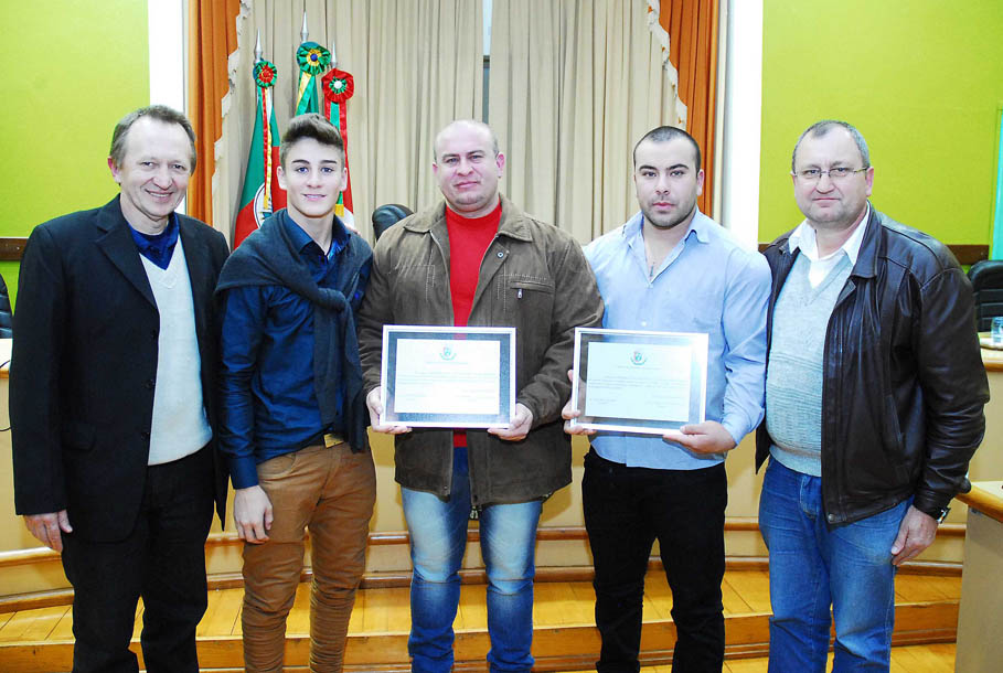 Equipe de Supino Pit Bull Top 300 recebe homenagem na Câmara de Vereadores de Santo Ângelo