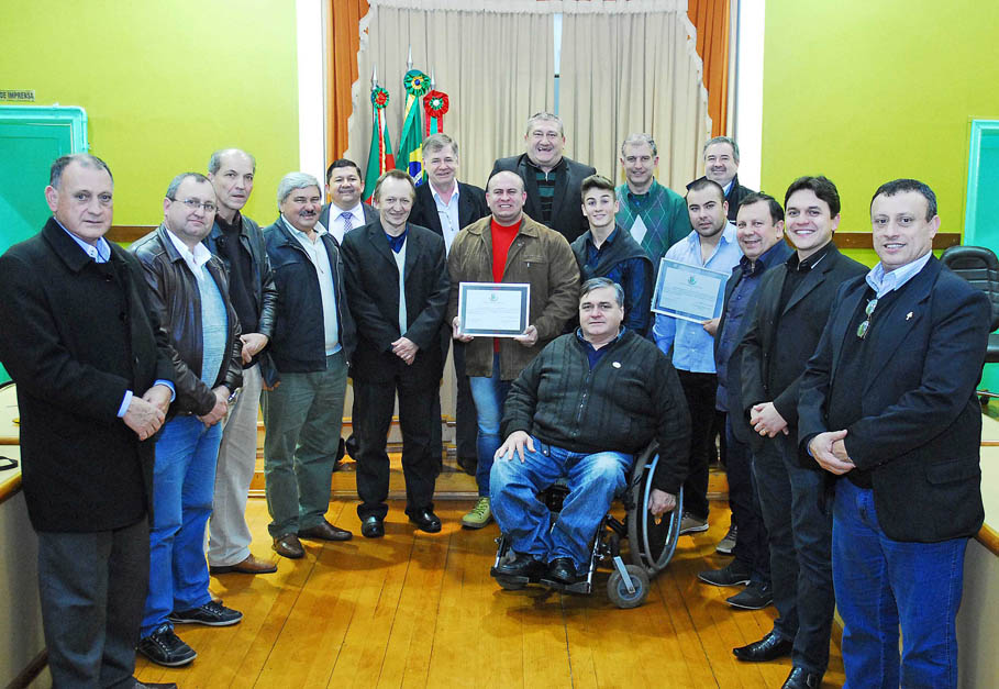 Equipe de Supino Pit Bull Top 300 recebe homenagem na Câmara de Vereadores de Santo Ângelo