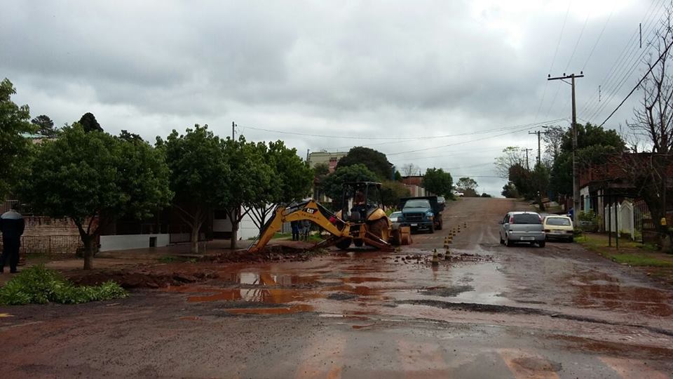 Vereadores acompanham obras no Bairro São Carlos 
