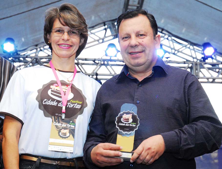 Vereadores são homenageados durante solenidade de abertura do 10º Festival Cidade das Tortas