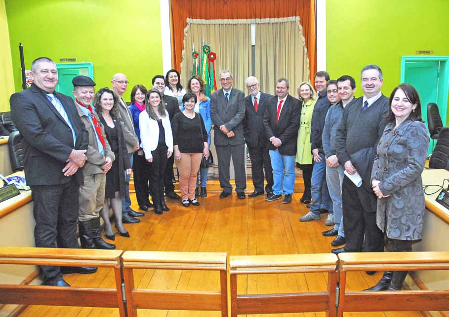 Títulos de Cidadania são concedidos durante solenidade no Legislativo Municipal