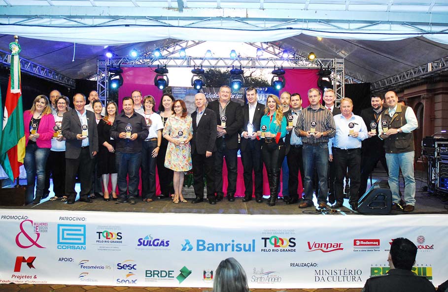 Vereadores são homenageados durante solenidade de abertura do 10º Festival Cidade das Tortas