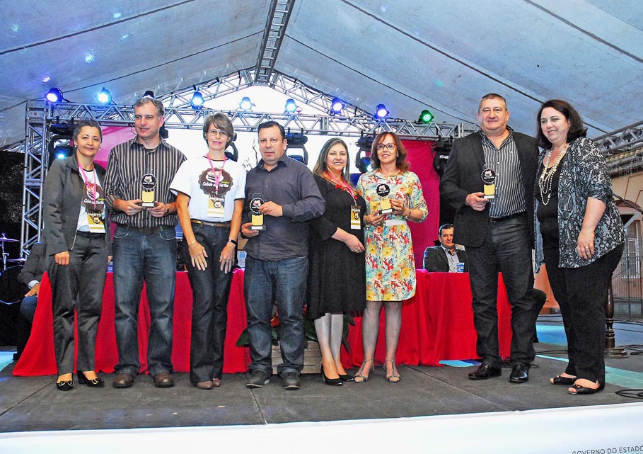 Vereadores são homenageados durante solenidade de abertura do 10º Festival Cidade das Tortas