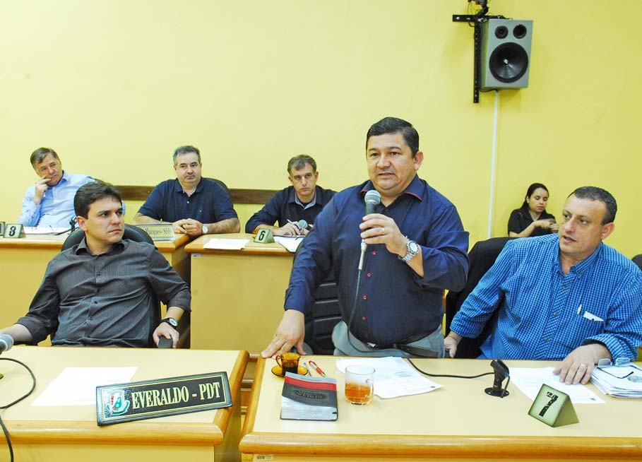 Vereadores solicitam explicações ao responsável pelo Natal Cidade dos Anjos, em 2013