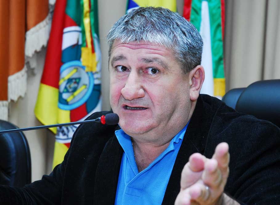 Vereador Pedrão apresenta projeto que reduz para R$ 1.500 o subsídio de vereadores