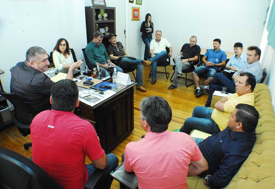 Poder Legislativo e RGE debatem soluções para problemas de energia 