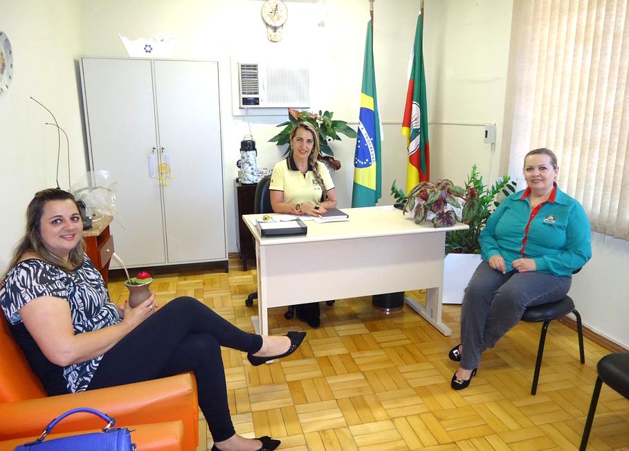 Vereadora Jacqueline​ ​requer doação do imóvel que deixará de sediar Escola Estadual no Distrito União​ 