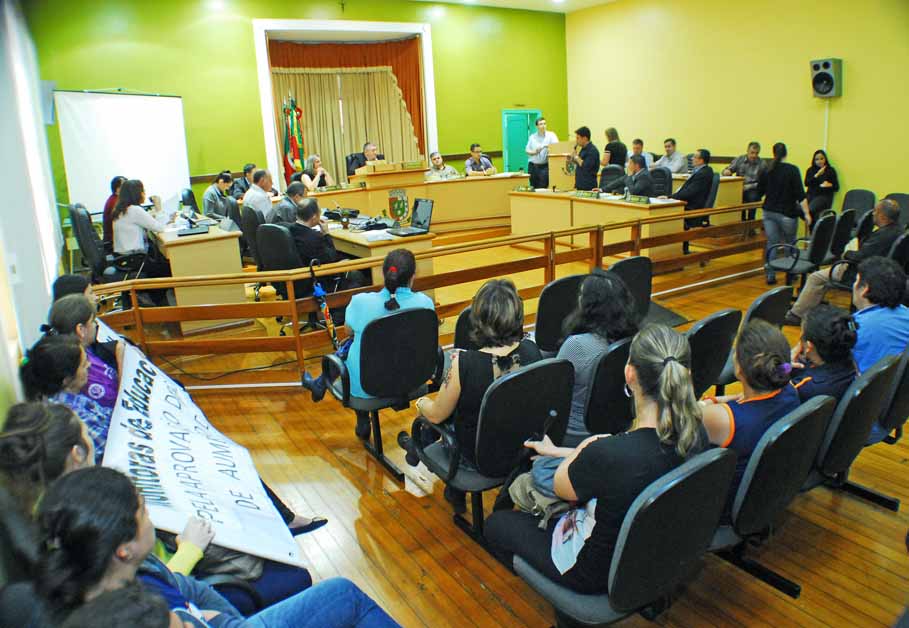 Vereadores aprovam mudança do Padrão salarial de Monitores da Educação Infantil