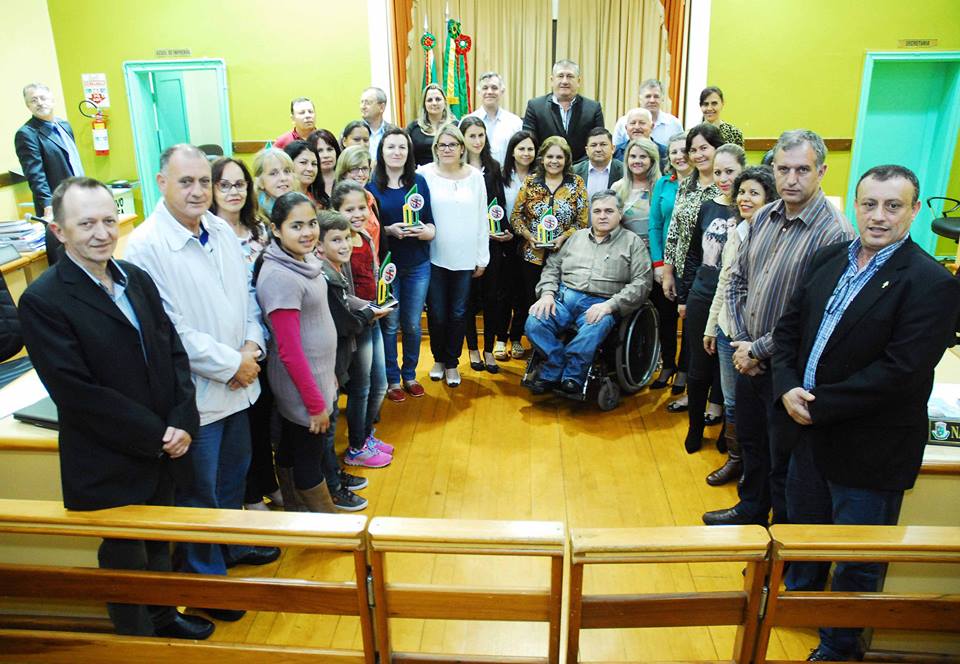 Escolas vencedoras do programa “A Melhor Campanha contra a Dengue” são homenageadas 