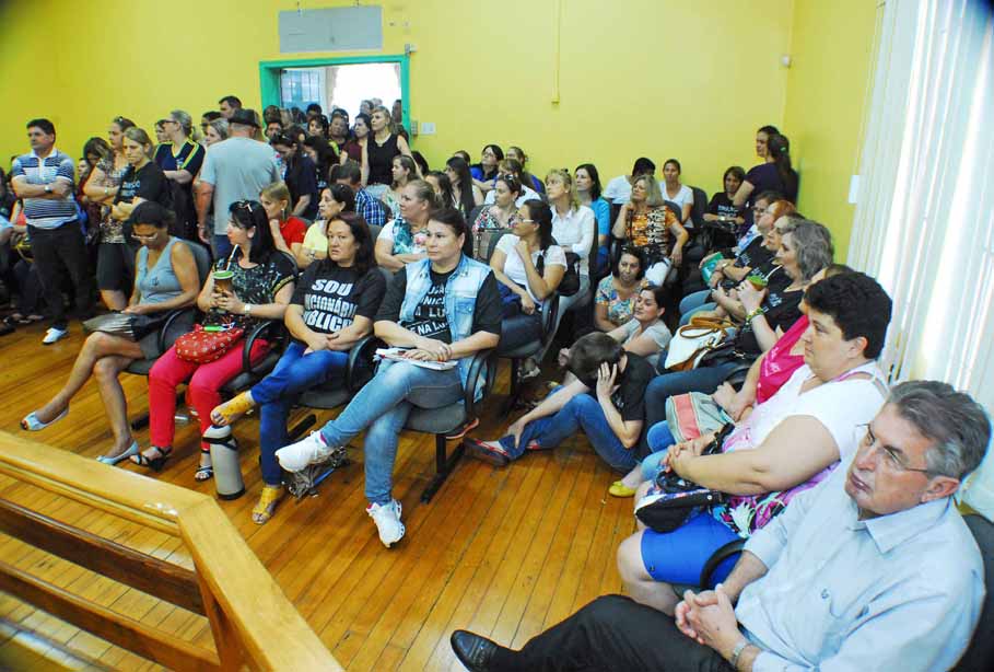 Rejeitado projeto que viabilizaria financiamento para o pagamento do 13º salário do funcionalismo 