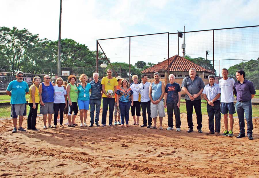 Praça do Tamoio conta com profissional de Educação Física para atender a comunidade