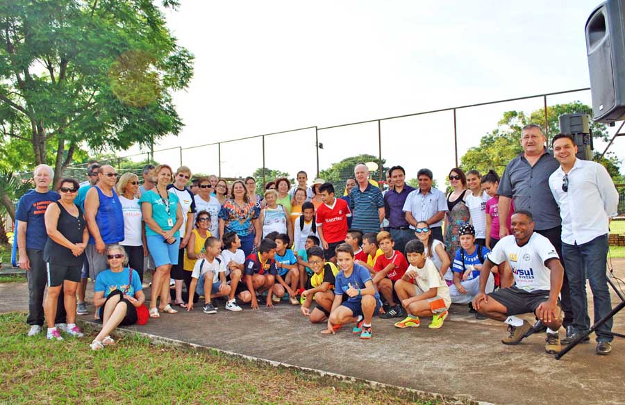 Praça do Tamoio conta com profissional de Educação Física para atender a comunidade