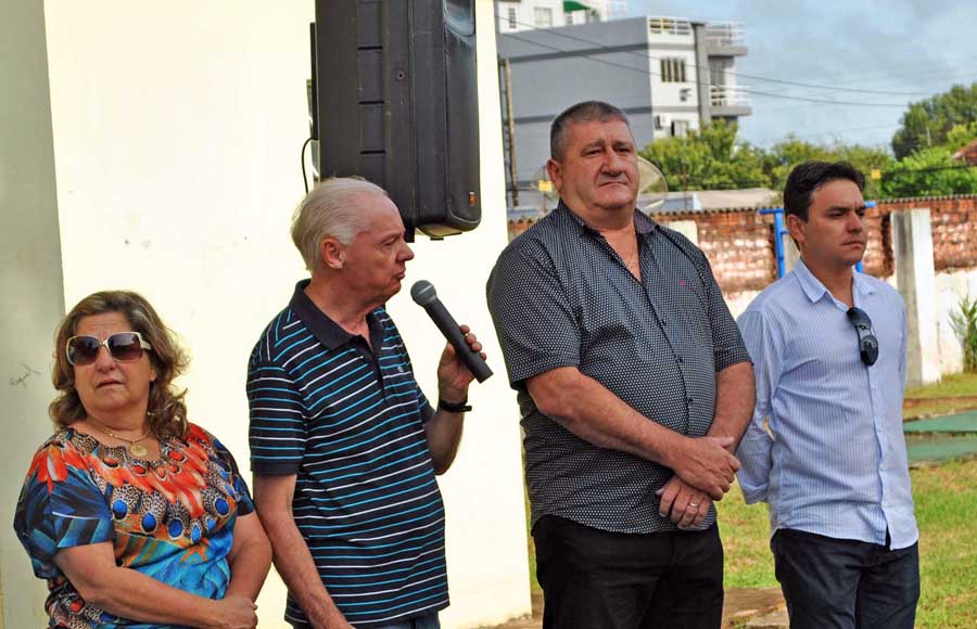Praça do Tamoio conta com profissional de Educação Física para atender a comunidade