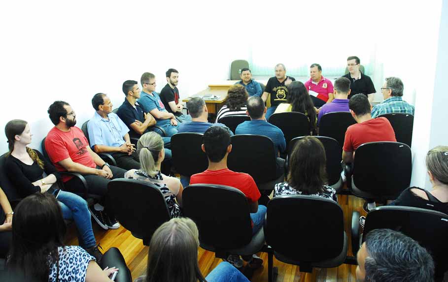 Mesa Diretora promove reunião de trabalho com servidores da Casa Legislativa