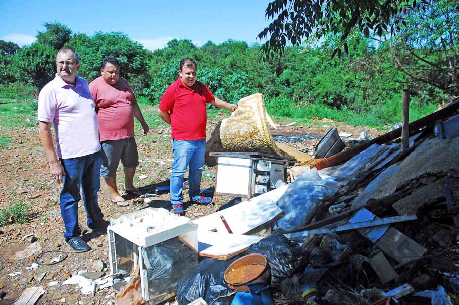 Vereadores visitam Bairros e cobram providências do Executivo e da Corsan