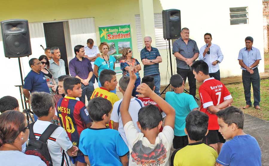 Praça do Tamoio conta com profissional de Educação Física para atender a comunidade