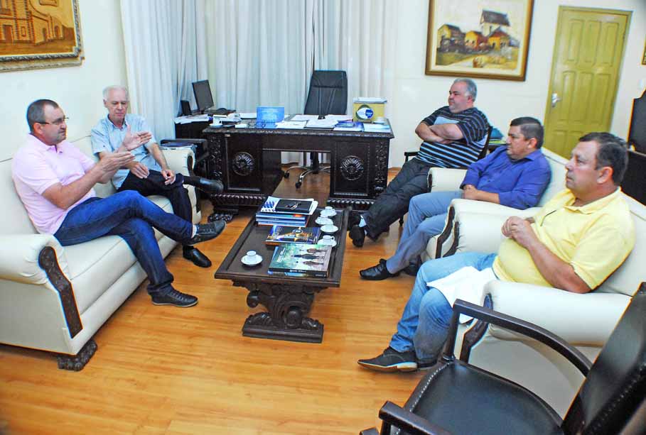 Mesa Diretora faz primeira visita oficial ao prefeito