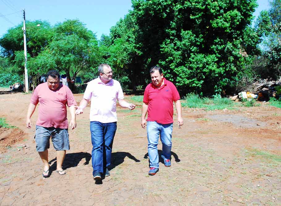 Vereadores visitam Bairros e cobram providências do Executivo e da Corsan