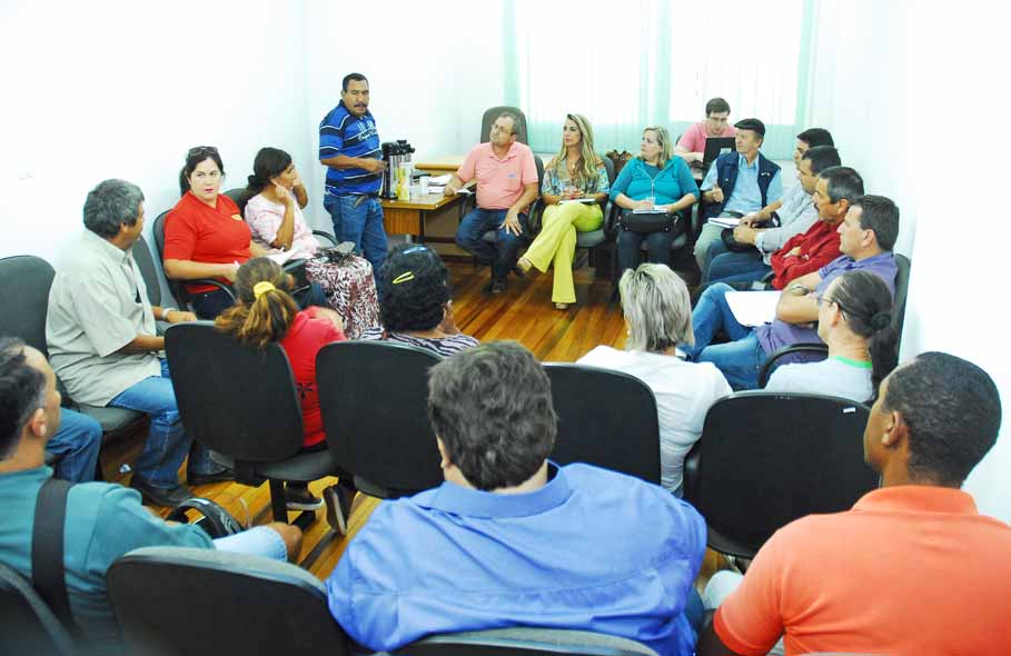 Iluminação pública e transporte escolar tiveram destaque no segundo encontro do projeto "Debates com a Comunidade"